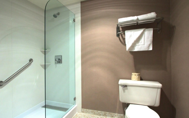 Executive Inn & Suites Embarcadero Cove