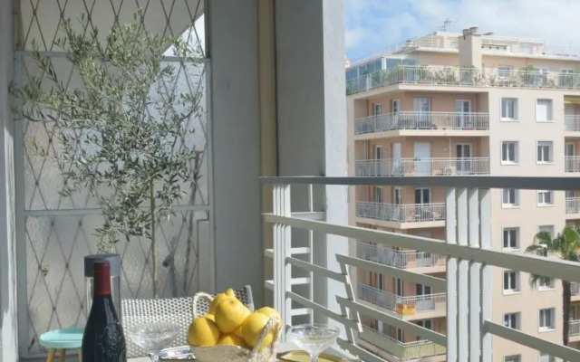 Elegant & Luminous 2-BR - Antibes City Center