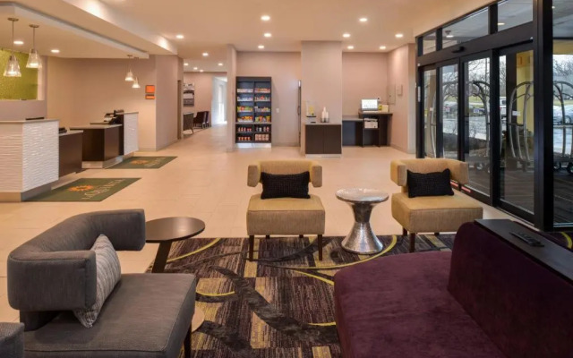 La Quinta Inn & Suites by Wyndham Indianapolis South