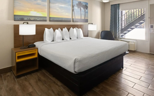Days Inn by Wyndham Hardeeville Near Hilton Head