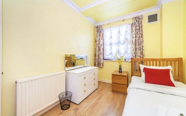 Remarkable 3-bed Apartment in London