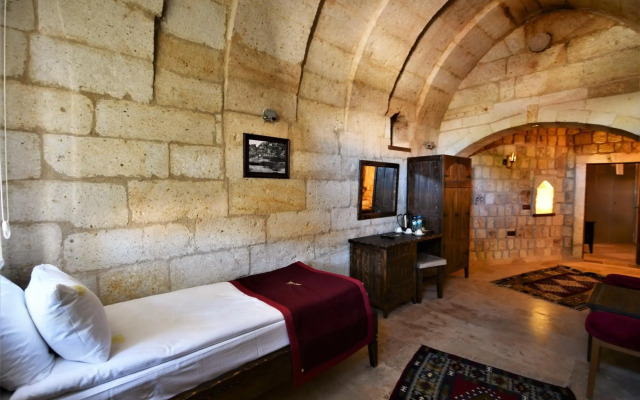 Under Cave Hotel