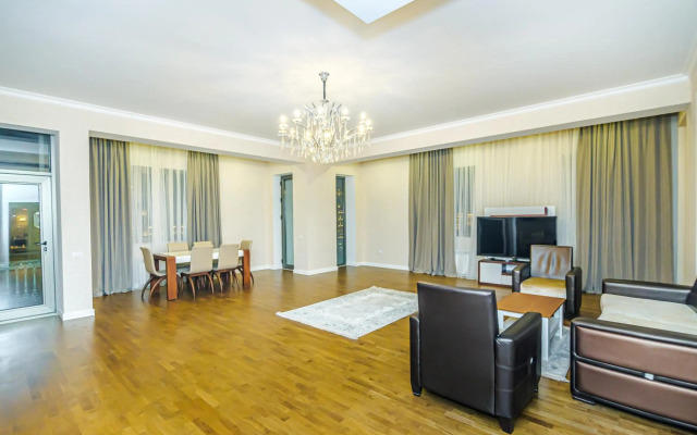 VIP Apartment in Buta palace 703