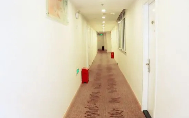 Su Shi Hotel (Shanghai Bund Nanjing East Road Subway Station)