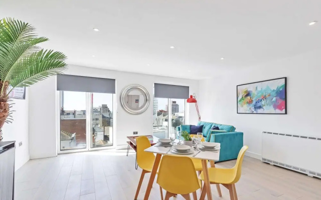 Right On : Bright On Apartment 1B | By My Getaways