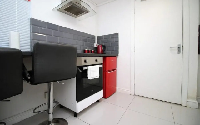 Comfortable 5-bedroom Home Free Parking