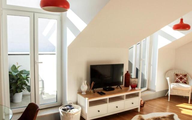 Sao bento stylish cozy apt with ac balcony