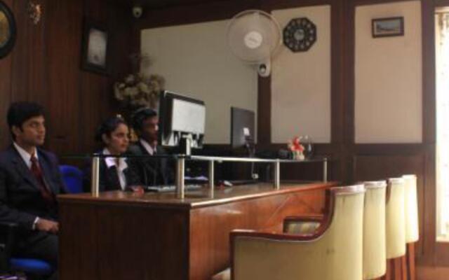 OYO 316 Hotel Brigade Royale