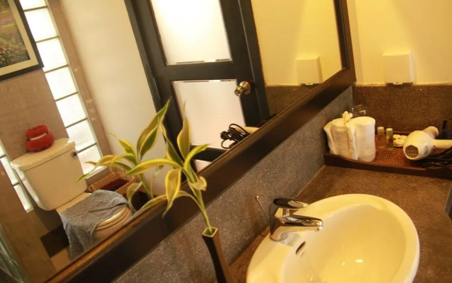 Frangipani Villa Hotel II