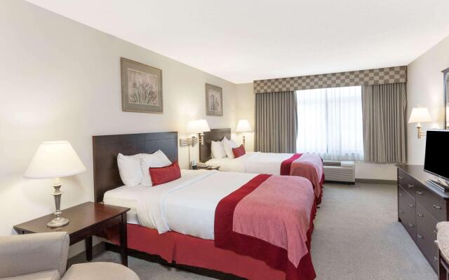 Spark by Hilton Tupelo