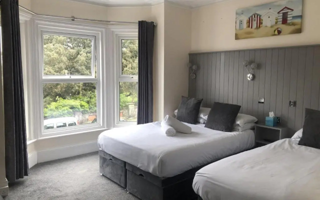 Spindrift Guest House - Adults Only