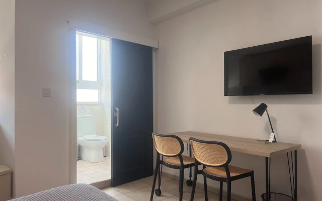 Phaedrus Living: Hoopoe Residencies 204