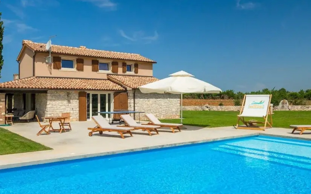 Spacious Country Villa With Private Pool