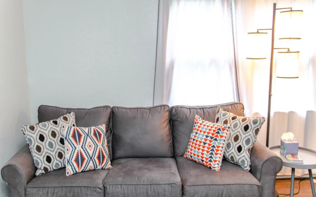 Music City Retreat Awesome Location, Sleeps 4!