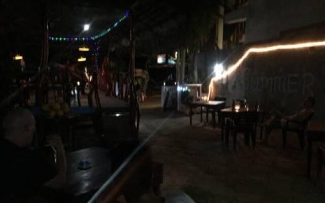 Sea Side Guest House & Restaurant