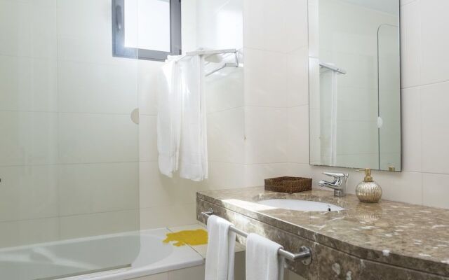 Virtudes I by An Island Apart