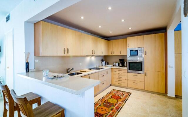 MA - Elegant Apartment with Sea views