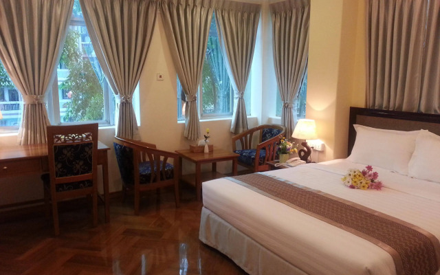 Grand Laurel Hotel