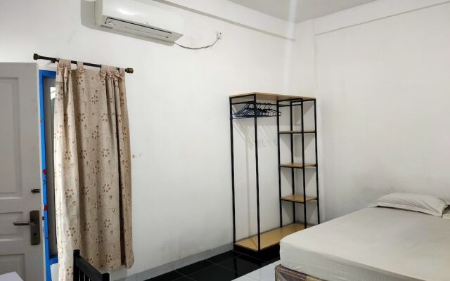 OYO 93650 Pondok Baruga 777 Near Sarewo Musik Studio Kendari