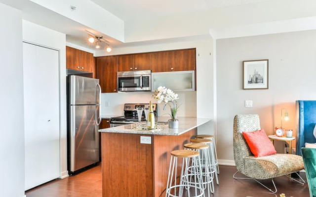 Liberty Village Condo w Parking