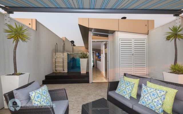 3BR Sydney Harbourside Home/Rooftop Pool & Parking