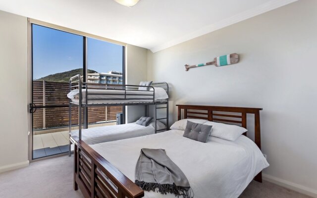 Aura 13 - Shoal Bay