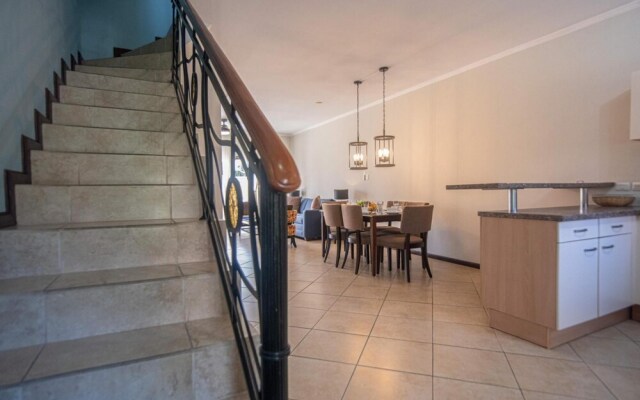 2BR 3BA GYM Pools 24 7 Security Restaurant