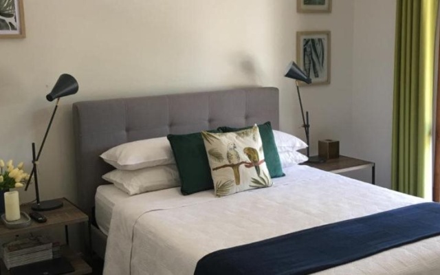 The Hideaway – Guest Rooms – Round Hill