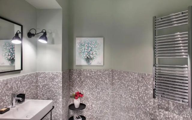 Lady Rose Privilege Suite
