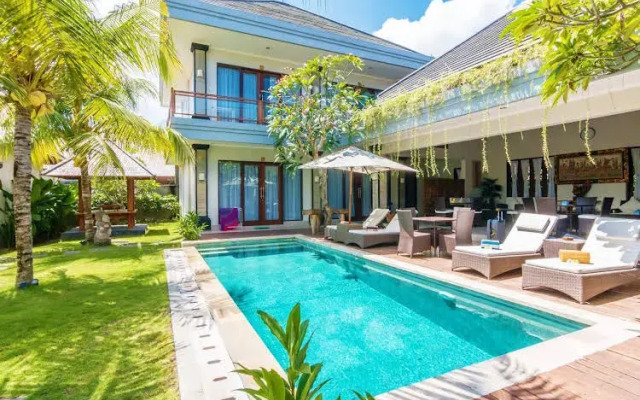 Villa Batu Bolong