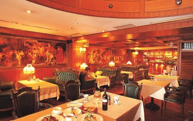 Grand Boss Hotel