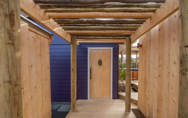 The Purple House - Ohakune Holiday Home with Spa Pool