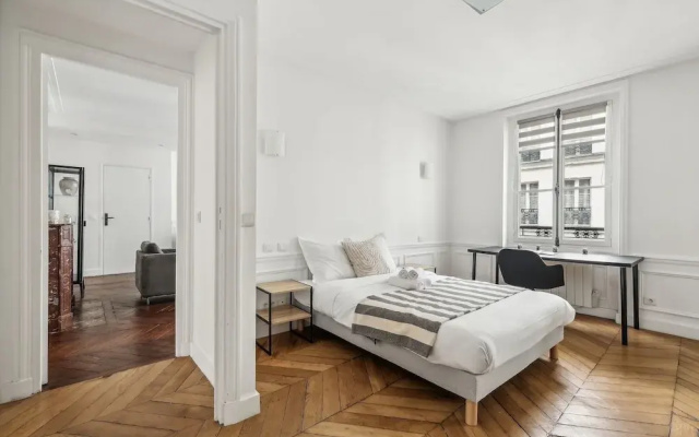 Stylish 3BR Near Tuileries Gardens