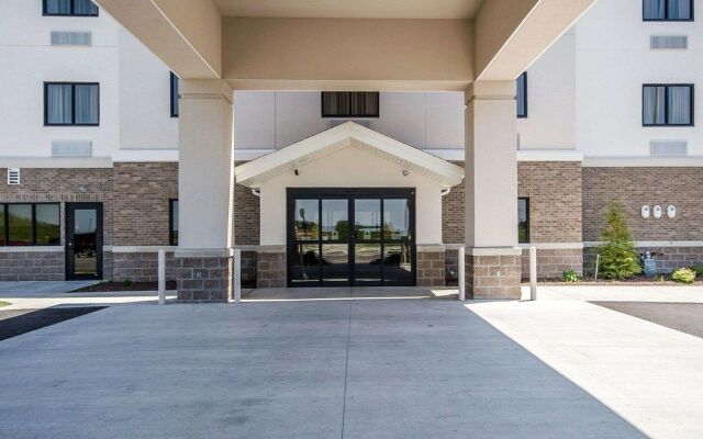 Red Roof Inn & Suites Ferdinand
