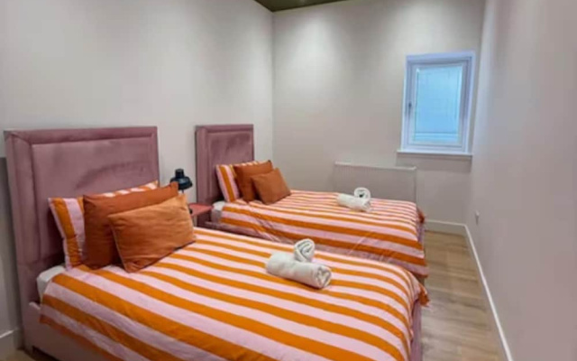 5 Bed House/sleeps10/free Parking/pets/city Centre