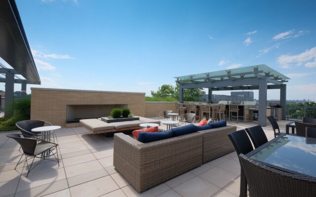 Bluebird Suites near Bethesda Metro