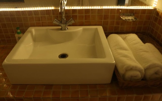 LetsBunk Poshtel & Suites