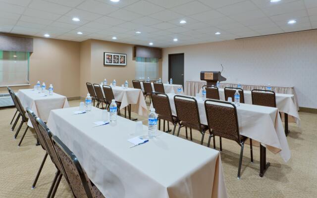 Holiday Inn Express Hotel & Suites Ashtabula-Geneva by IHG