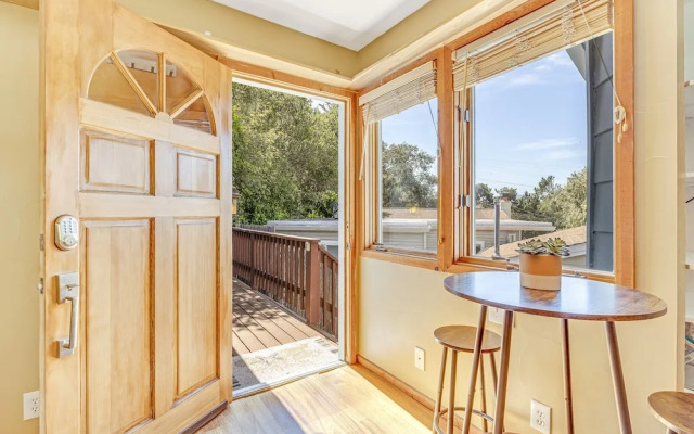 Quaint Carmel - Bungalow Close to Beach