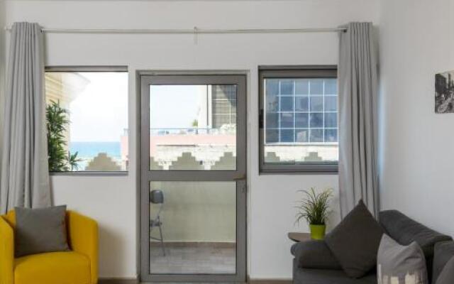 Beachfront 52 by Tlv 2 Rent