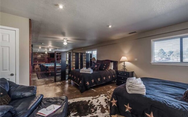 Bogie - Five Bedroom Cabin with Hot Tub