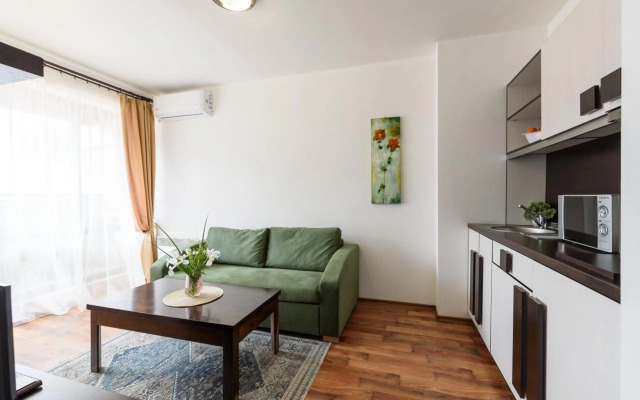 Grand Royale Apartment Complex & Spa