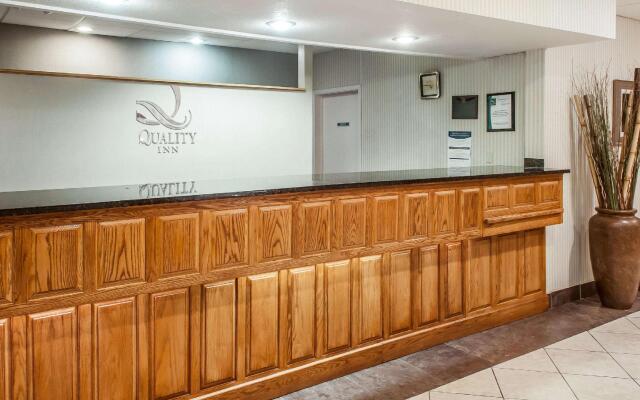 Quality Inn & Suites Grants - I-40