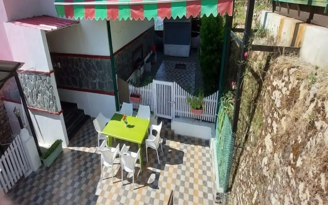 Veenu's Cottage