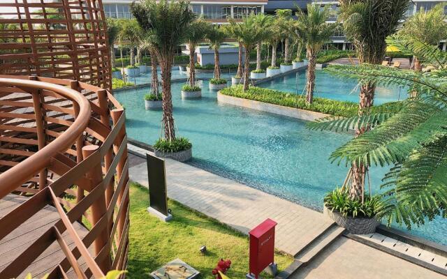 Gold Coast PIK Sea View Apartments by LongeSuites