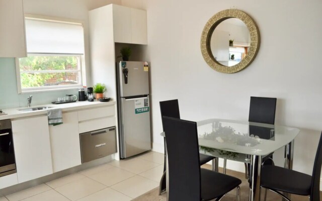 2 Bedroom Home in Kirribilli With a Great View