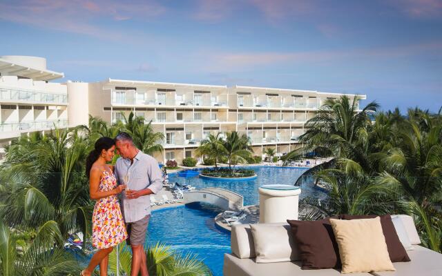 Azul Beach Resort Riviera Cancun, Gourmet All Inclusive by Karisma