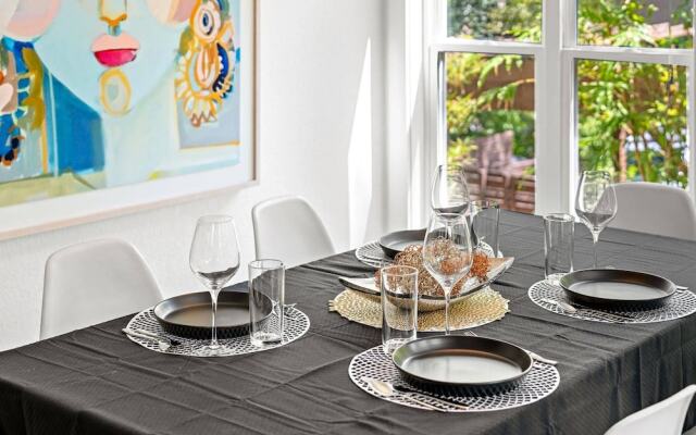 Style & Serenity - Steps Away From South Congress