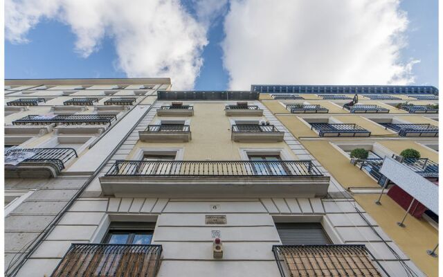 Brand new apartment next to Puerta del Sol