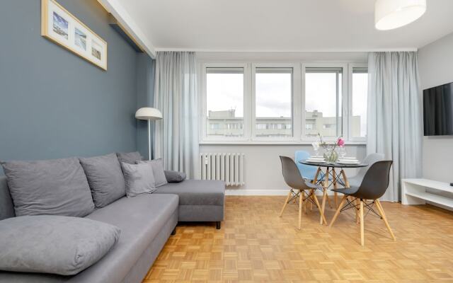 Unique Bright Apartment by Renters